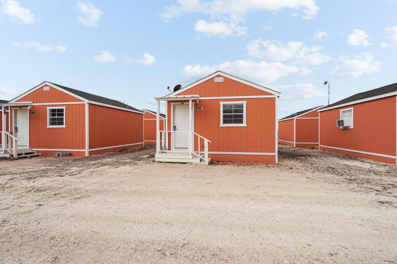 The Resource Inn -Big Lake Tx Екстер'єр фото